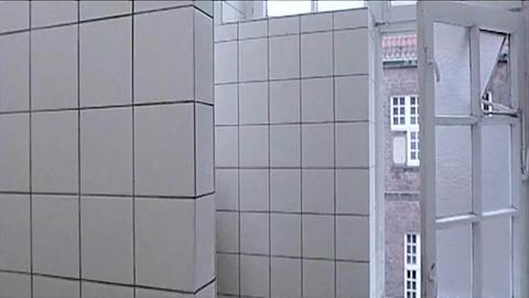 26976